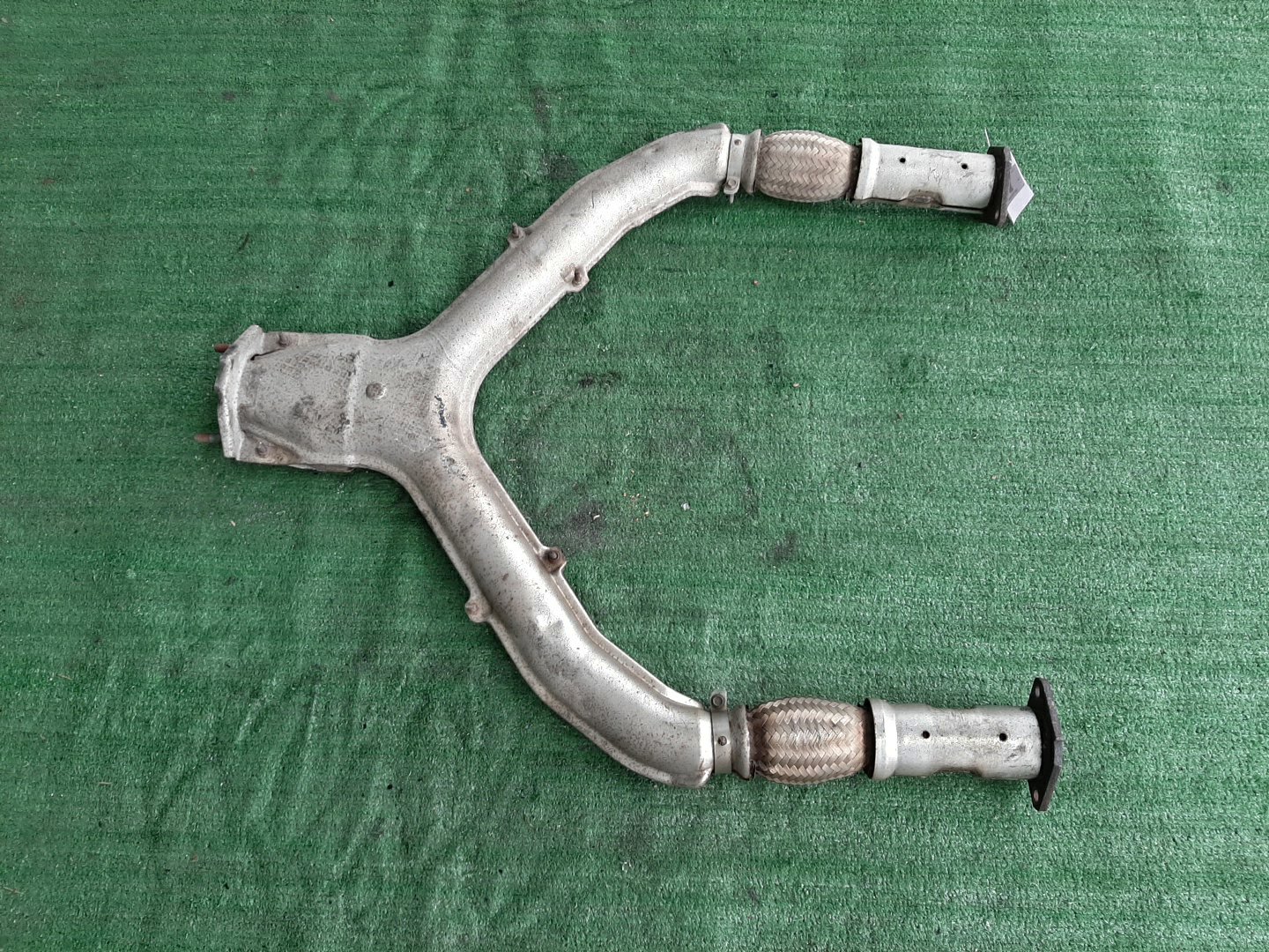 Глушитель NISSAN SKYLINE V35 VQ25DD 3969 2 ракурс