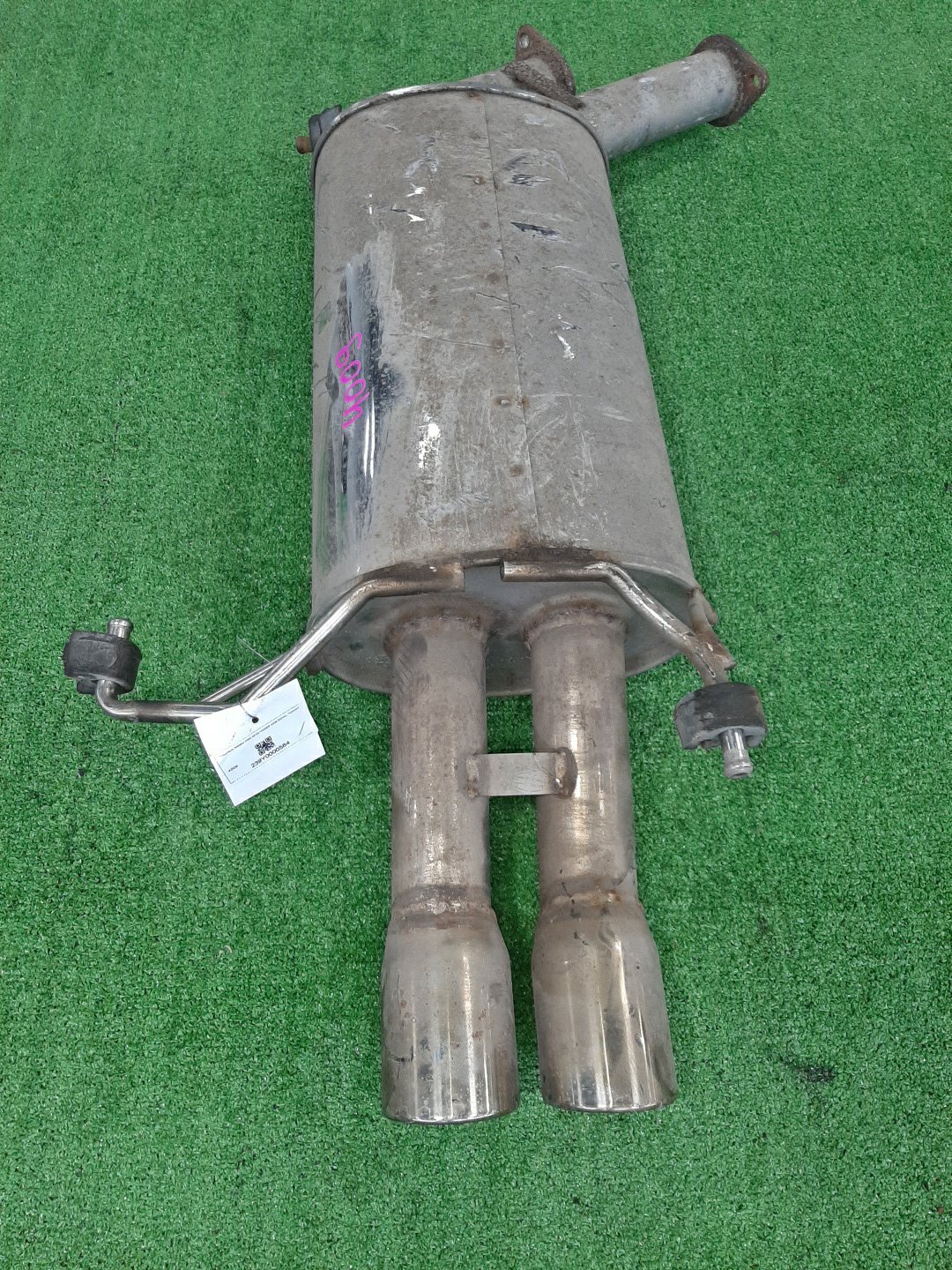 Глушитель NISSAN CIMA GF50 VK45DE 4009 1 ракурс Глушитель NISSAN CIMA GF50 VK45DE 4009 1 ракурс