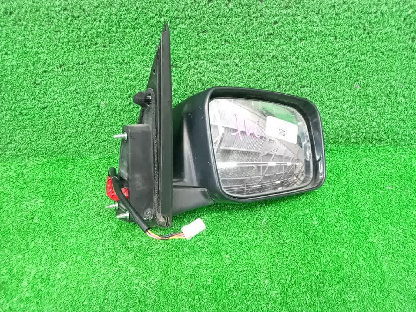 Зеркало правое переднее NISSAN CARAVAN E26 7K 2 ракурс