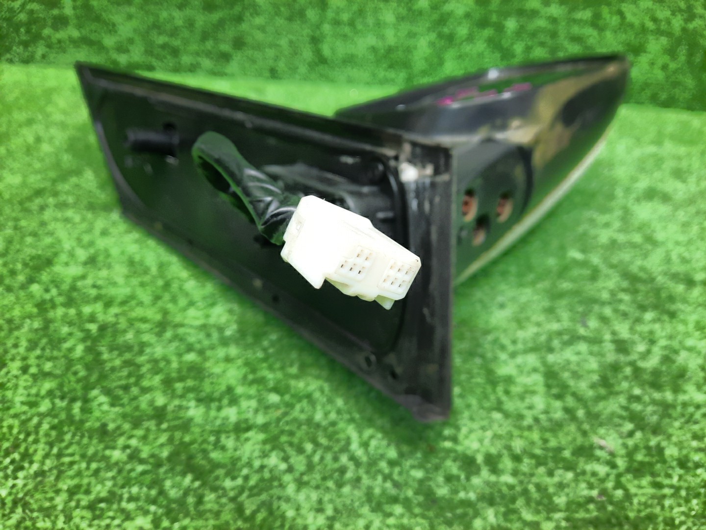 Зеркало правое переднее TOYOTA ISIS ZNM10, ZNM10W, ANM10, ANM10W, ANM15, ANM15W, ZGM10, ZGM10W, ZGM11, ZGM11W, ZGM15, ZGM15W, ANM10G, ZGM10G, ANM15G, ZNM10G, ZGM11G, ZGM15G 9K 3 ракурс