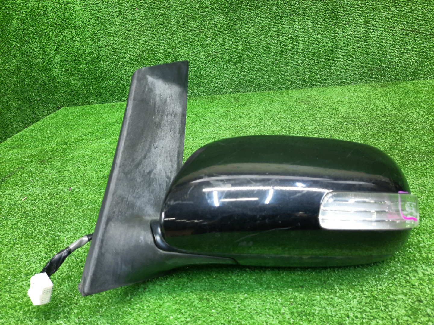 Зеркало левое переднее TOYOTA ISIS ZNM10, ZNM10W, ANM10, ANM10W, ANM15, ANM15W, ZGM10, ZGM10W, ZGM11, ZGM11W, ZGM15, ZGM15W, ANM10G, ZGM10G, ANM15G, ZNM10G, ZGM11G, ZGM15G 7K 1 ракурс
