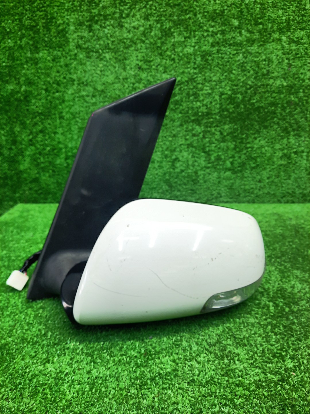 Зеркало левое переднее TOYOTA ISIS ZNM10, ZNM10W, ANM10, ANM10W, ANM15, ANM15W, ZGM10, ZGM10W, ZGM11, ZGM11W, ZGM15, ZGM15W, ANM10G, ZGM10G, ANM15G, ZNM10G, ZGM11G, ZGM15G 7K 1 ракурс