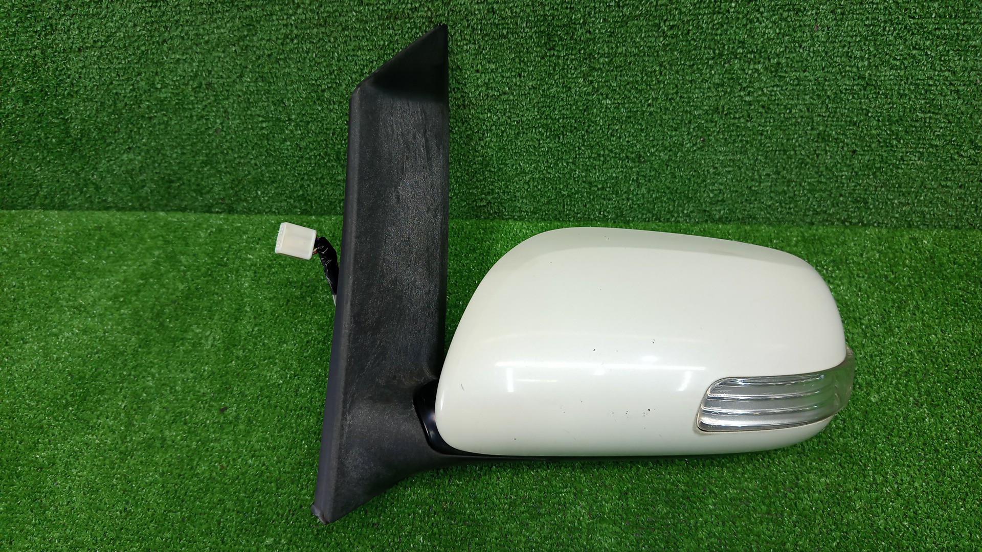 Зеркало левое переднее TOYOTA ISIS ZNM10, ZNM10W, ANM10, ANM10W, ANM15, ANM15W, ZGM10, ZGM10W, ZGM11, ZGM11W, ZGM15, ZGM15W, ANM10G, ZGM10G, ANM15G, ZNM10G, ZGM11G, ZGM15G 7K 1 ракурс