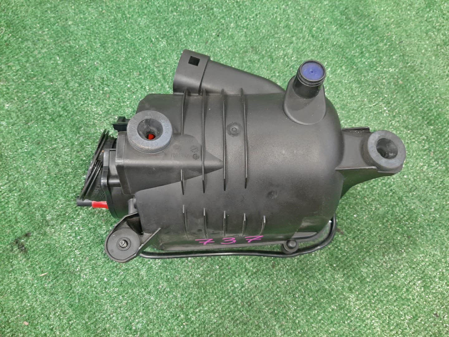 Корпус воздушного фильтра VOLKSWAGEN GOLF 1K1 CAX 737 2 ракурс