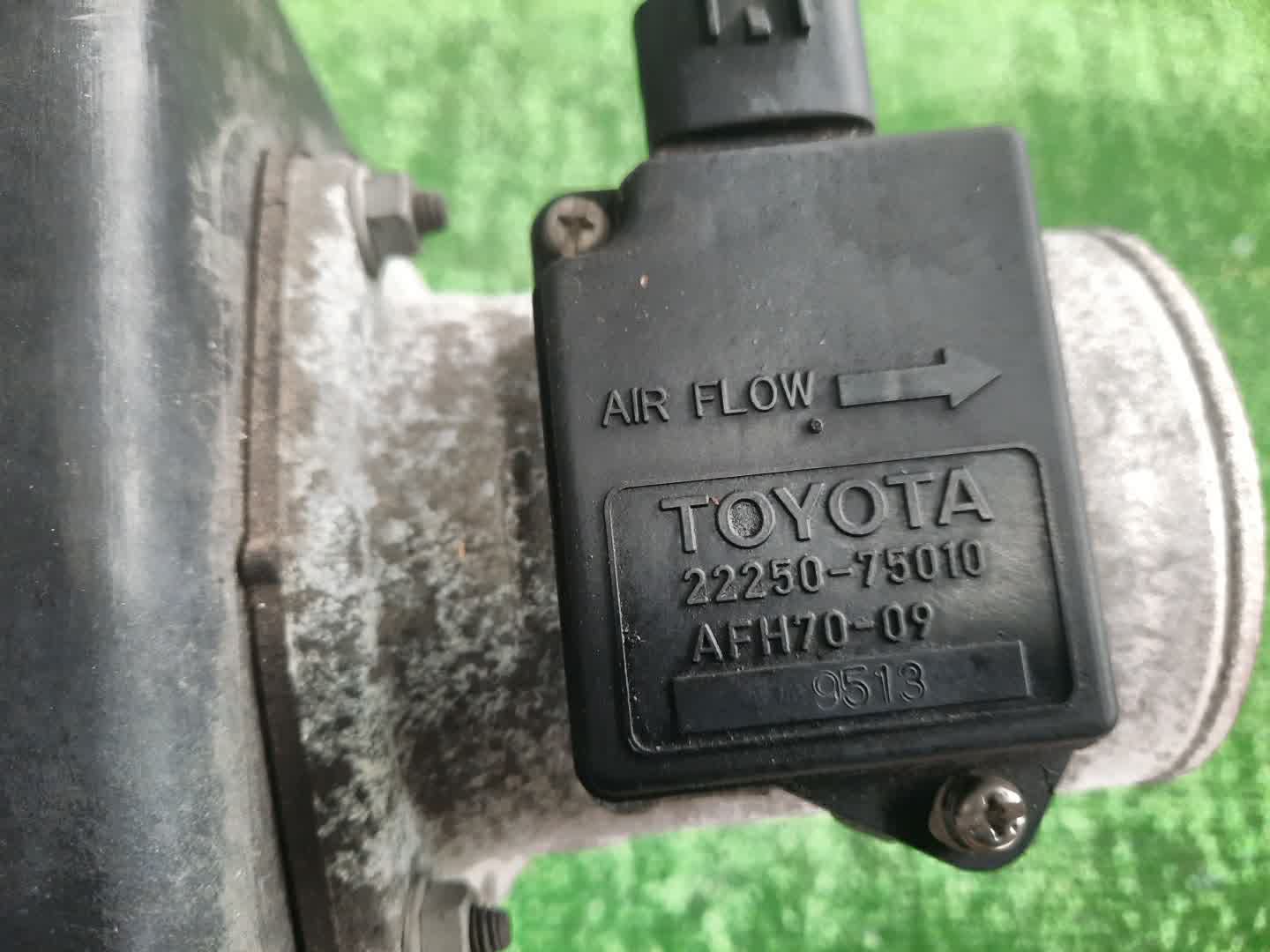 Корпус воздушного фильтра TOYOTA LAND CRUISER PRADO RZJ95W 3RZ-FE 789 4 ракурс