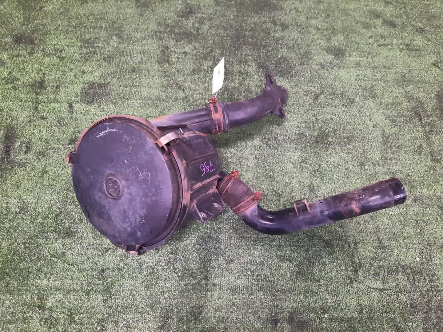 Корпус воздушного фильтра TOYOTA TOYOACE KDY230 2KD-FTV 796 2 ракурс