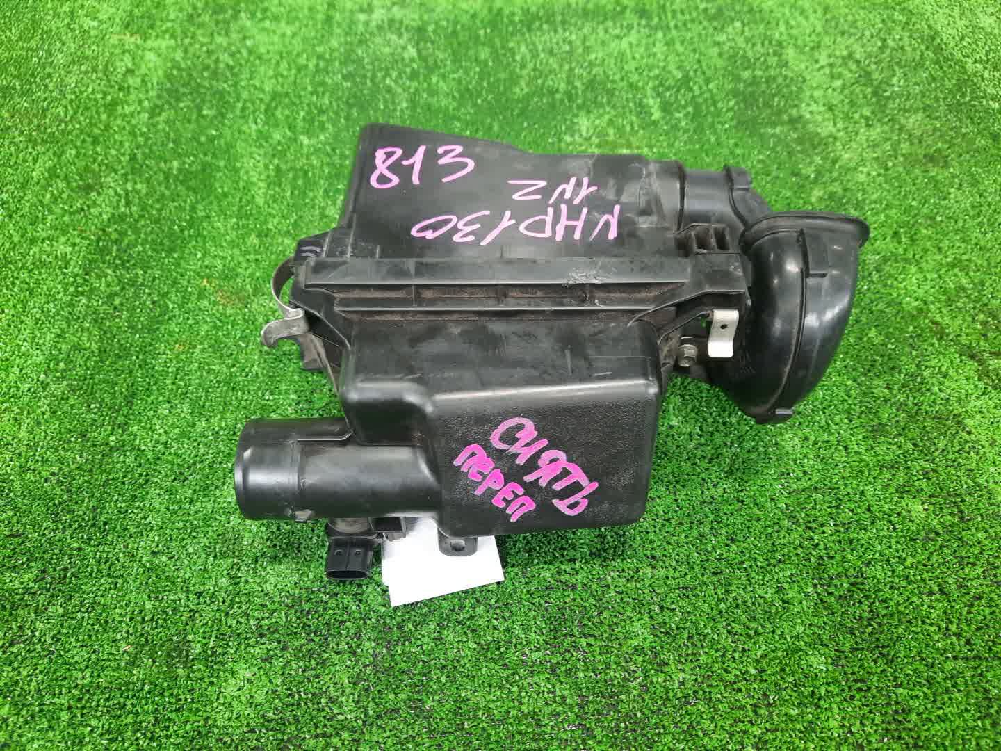 Корпус воздушного фильтра TOYOTA VITZ NHP130 22204-0T040 1 ракурс