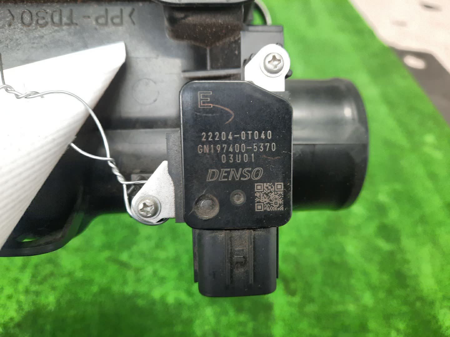 Корпус воздушного фильтра TOYOTA VITZ NHP130 22204-0T040 4 ракурс