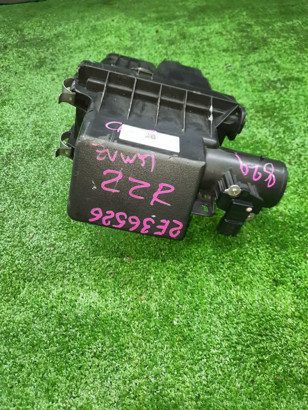 Корпус воздушного фильтра TOYOTA PRIUS ZVW51 2ZR-FXE 2220475030 2 ракурс Корпус воздушного фильтра TOYOTA PRIUS ZVW51 2ZR-FXE 2220475030 2 ракурс
