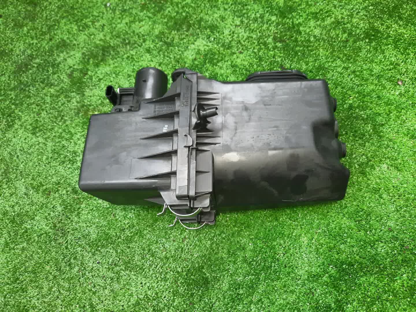 Корпус воздушного фильтра TOYOTA PRIUS ZVW51 2ZR-FXE 2220475030 3 ракурс Корпус воздушного фильтра TOYOTA PRIUS ZVW51 2ZR-FXE 2220475030 3 ракурс