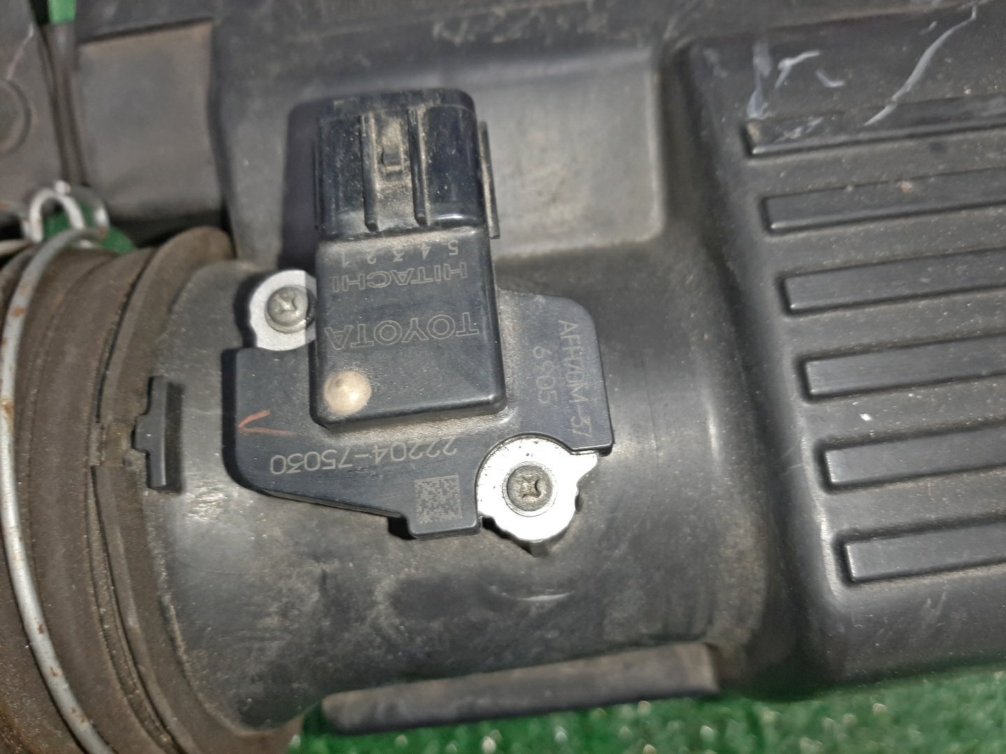 Корпус воздушного фильтра TOYOTA HILUX SURF TRN210W 2TR-FE 884 3 ракурс