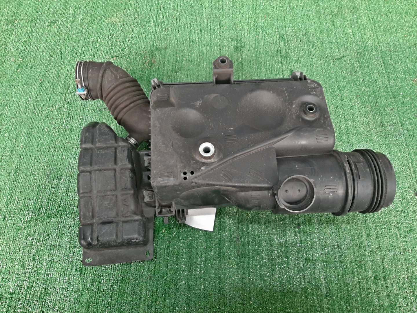Корпус воздушного фильтра TOYOTA HILUX SURF TRN210W 2TR-FE 884 4 ракурс