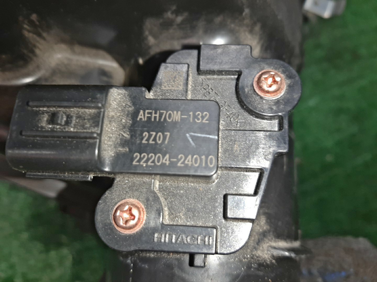 Корпус воздушного фильтра TOYOTA YARIS MXPH10 M15A-FXE 22204-24010 3 ракурс