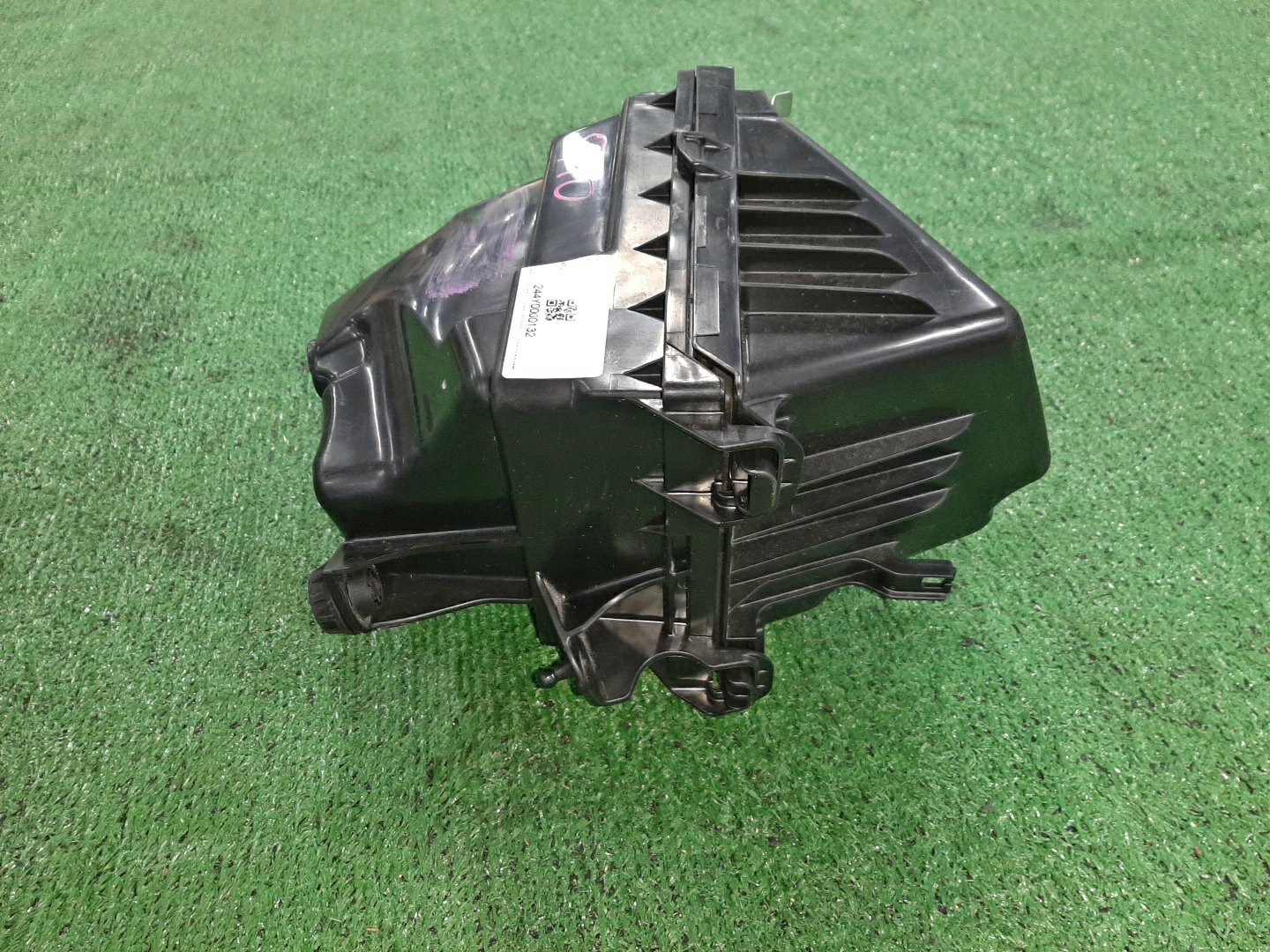 Корпус воздушного фильтра TOYOTA YARIS MXPH10 M15A-FXE 910 3 ракурс Корпус воздушного фильтра TOYOTA YARIS MXPH10 M15A-FXE 910 3 ракурс