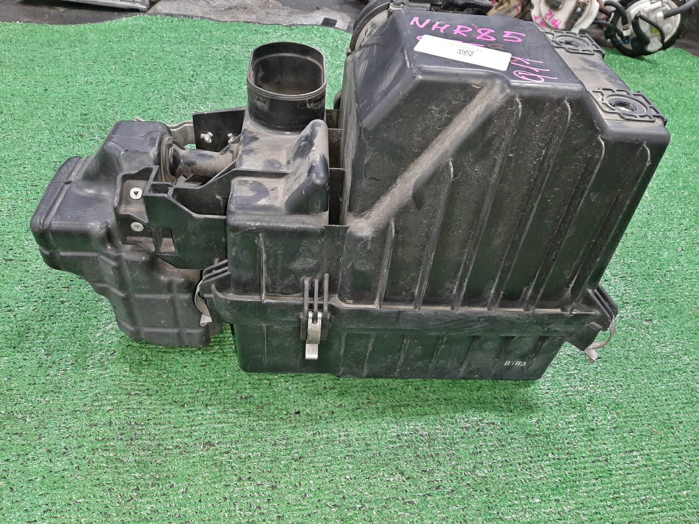 Корпус воздушного фильтра ISUZU ELF NHR85 4JJ1 AFH70M407726 2 ракурс