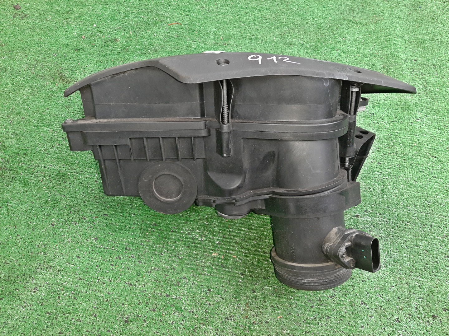 Корпус воздушного фильтра BENTLEY FLYING SPUR 3W2 BWRA 07D906461 2 ракурс