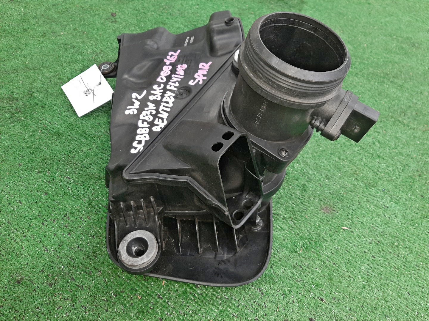 Корпус воздушного фильтра BENTLEY FLYING SPUR 3W2 BWRA 07D906461 4 ракурс