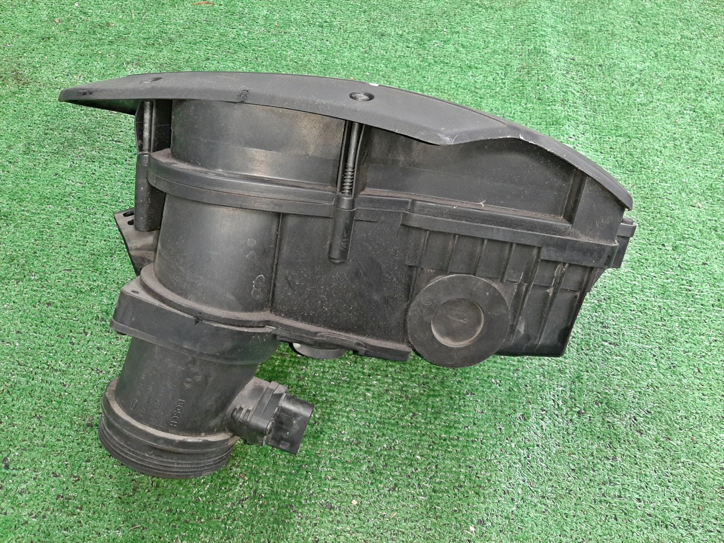 Корпус воздушного фильтра BENTLEY FLYING SPUR 3W2 BWRA 07D906461 2 ракурс