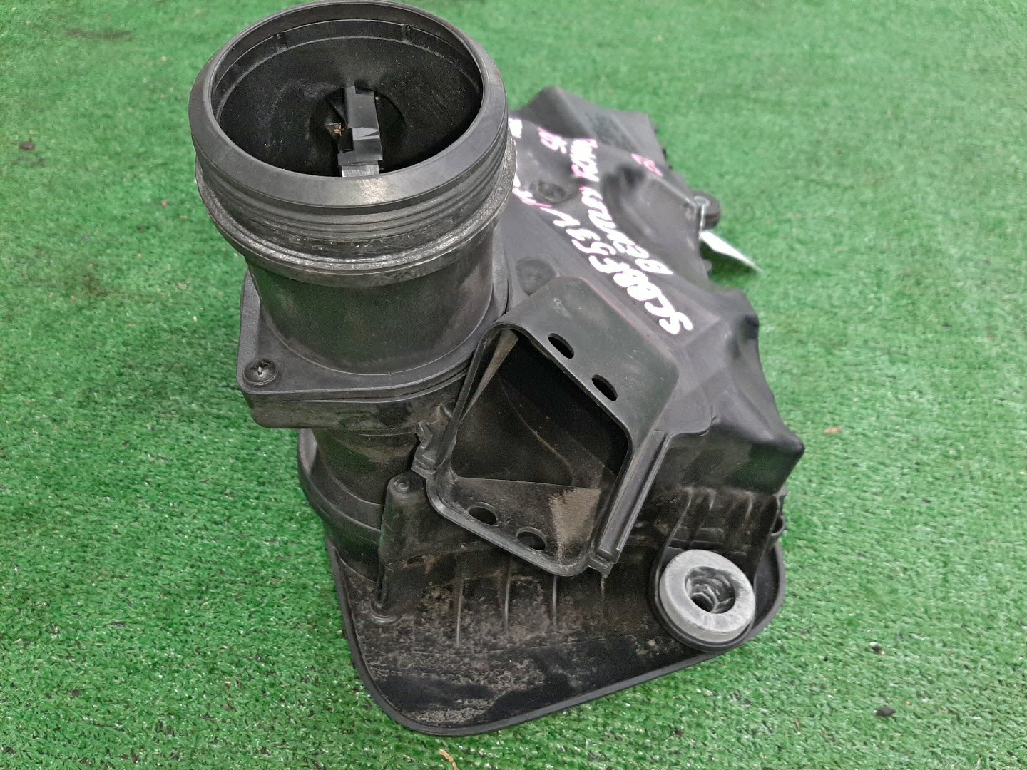 Корпус воздушного фильтра BENTLEY FLYING SPUR 3W2 BWRA 07D906461 4 ракурс