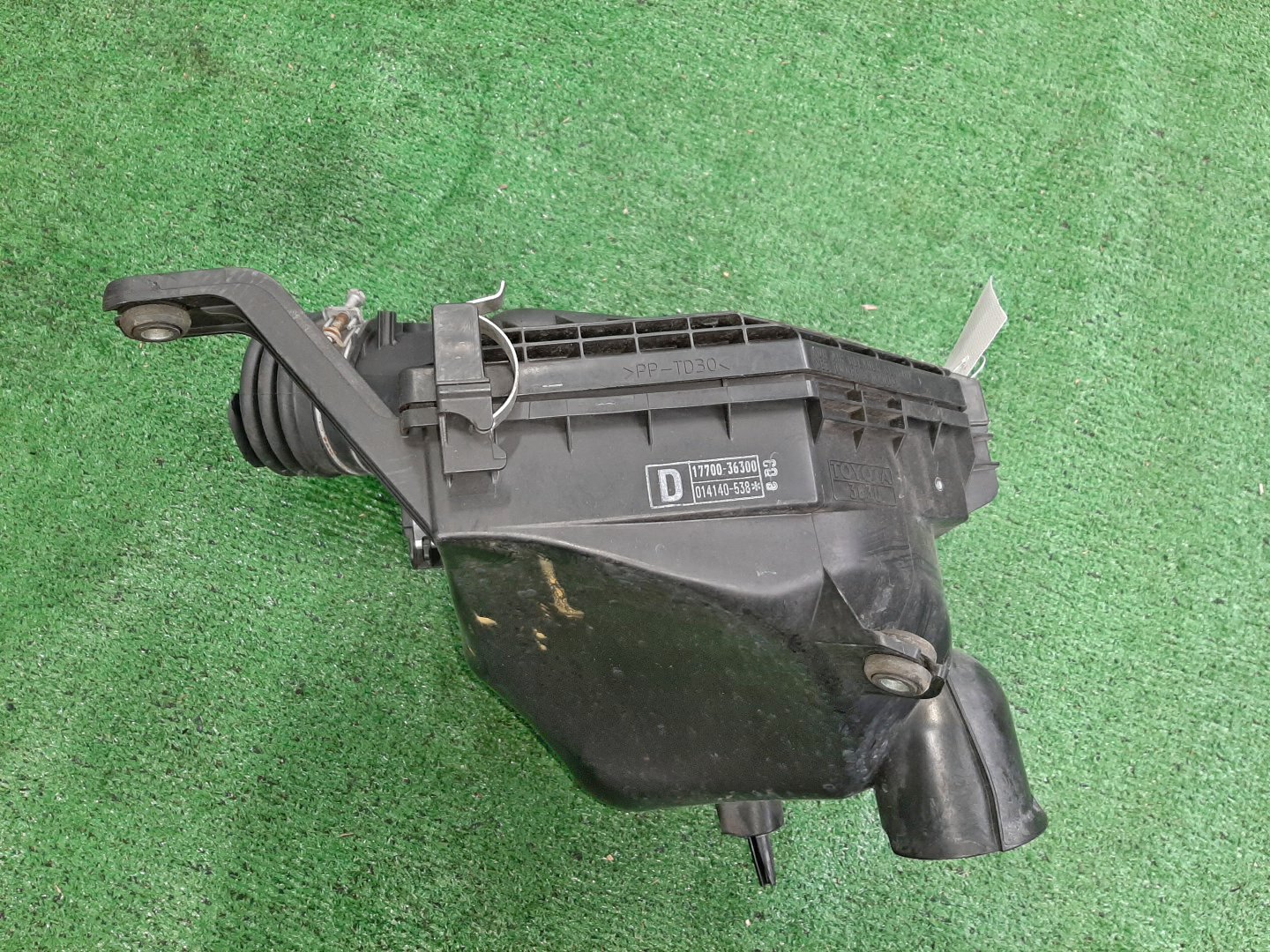Корпус воздушного фильтра TOYOTA CROWN AWS210 2AR-FSE 914 4 ракурс