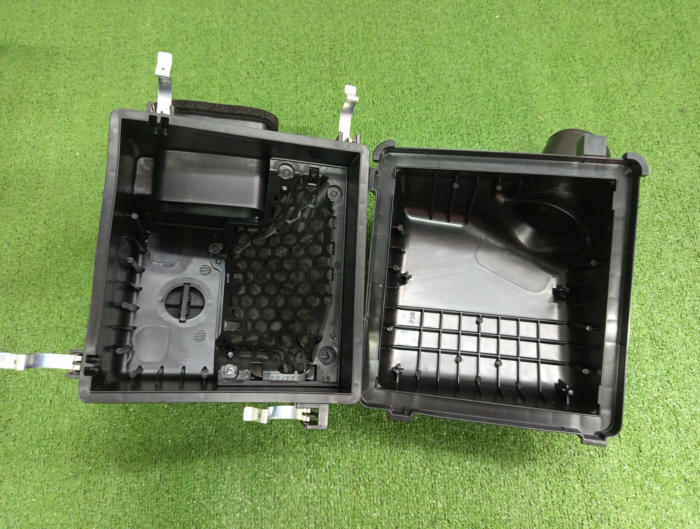 Корпус воздушного фильтра TOYOTA LAND CRUISER VJA300W 17701-70160 5 ракурс