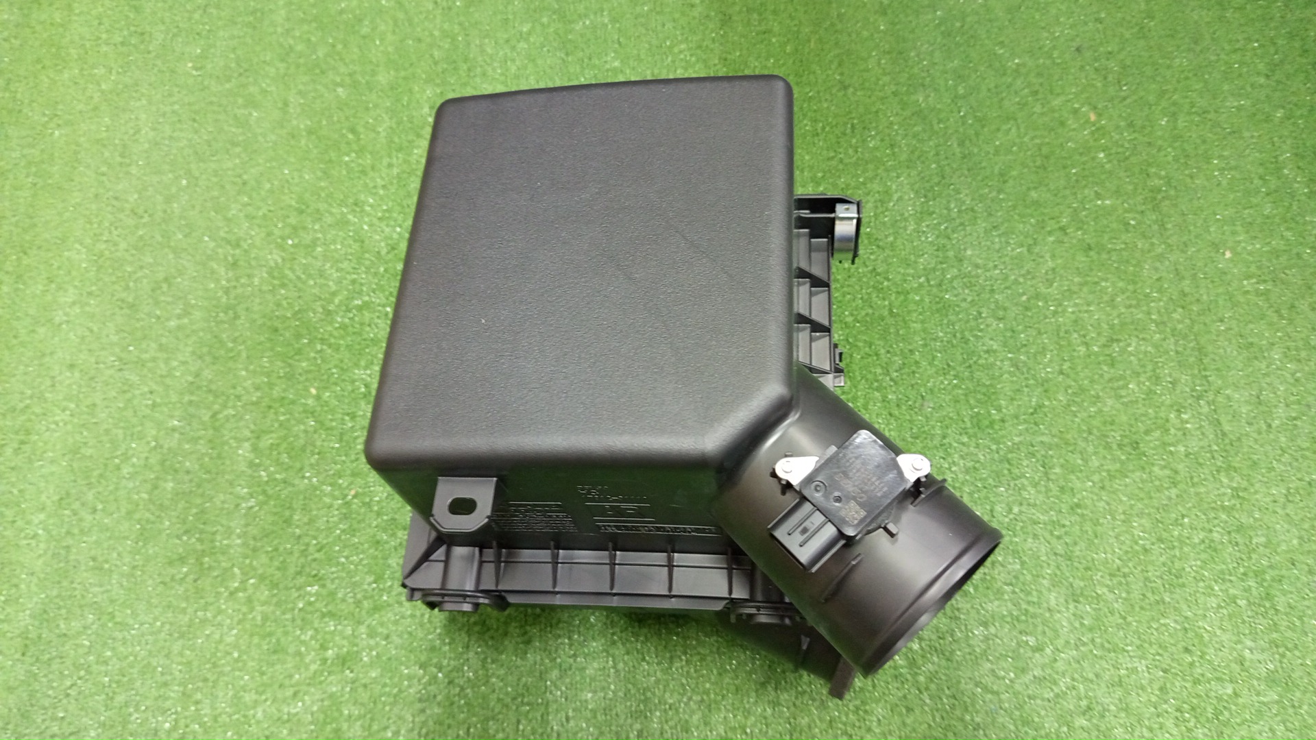 Корпус воздушного фильтра LEXUS RX300 AGL25W 8AR-FTS 17700-36400 1 ракурс