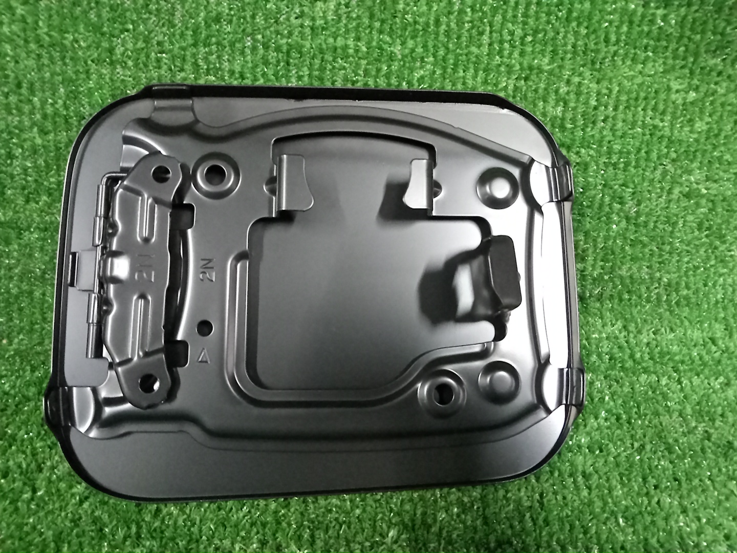 Лючок бензобака TOYOTA LAND CRUISER URJ202 77350-60090 3 ракурс