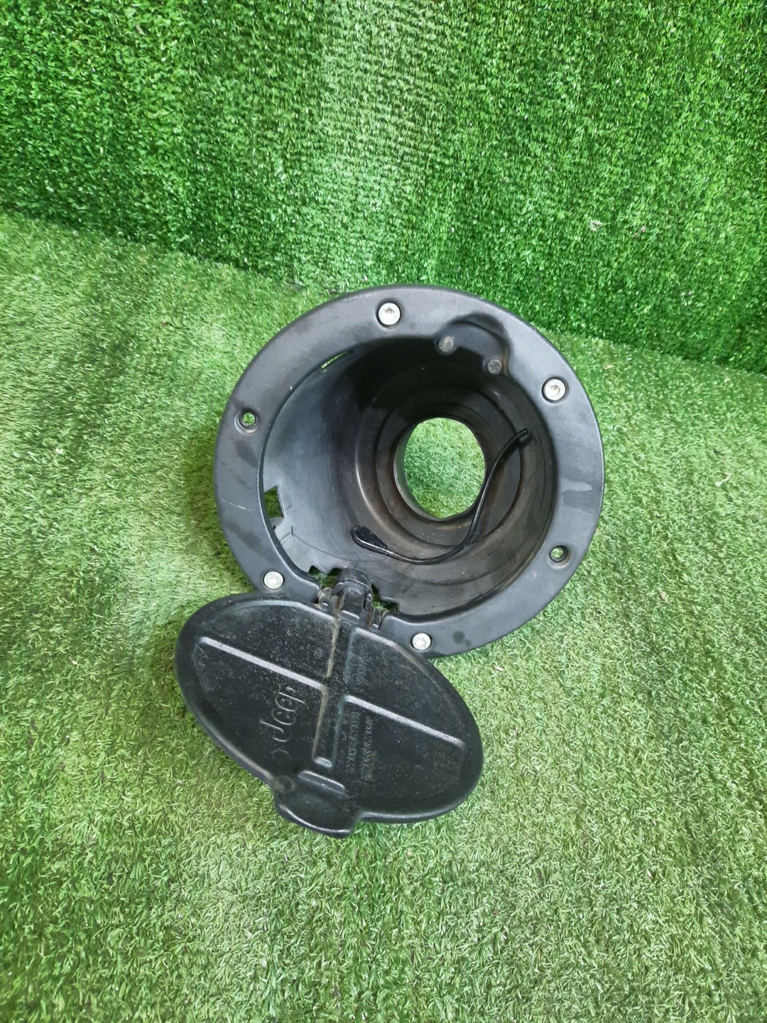 Лючок бензобака JEEP WRANGLER JK 9810 2 ракурс