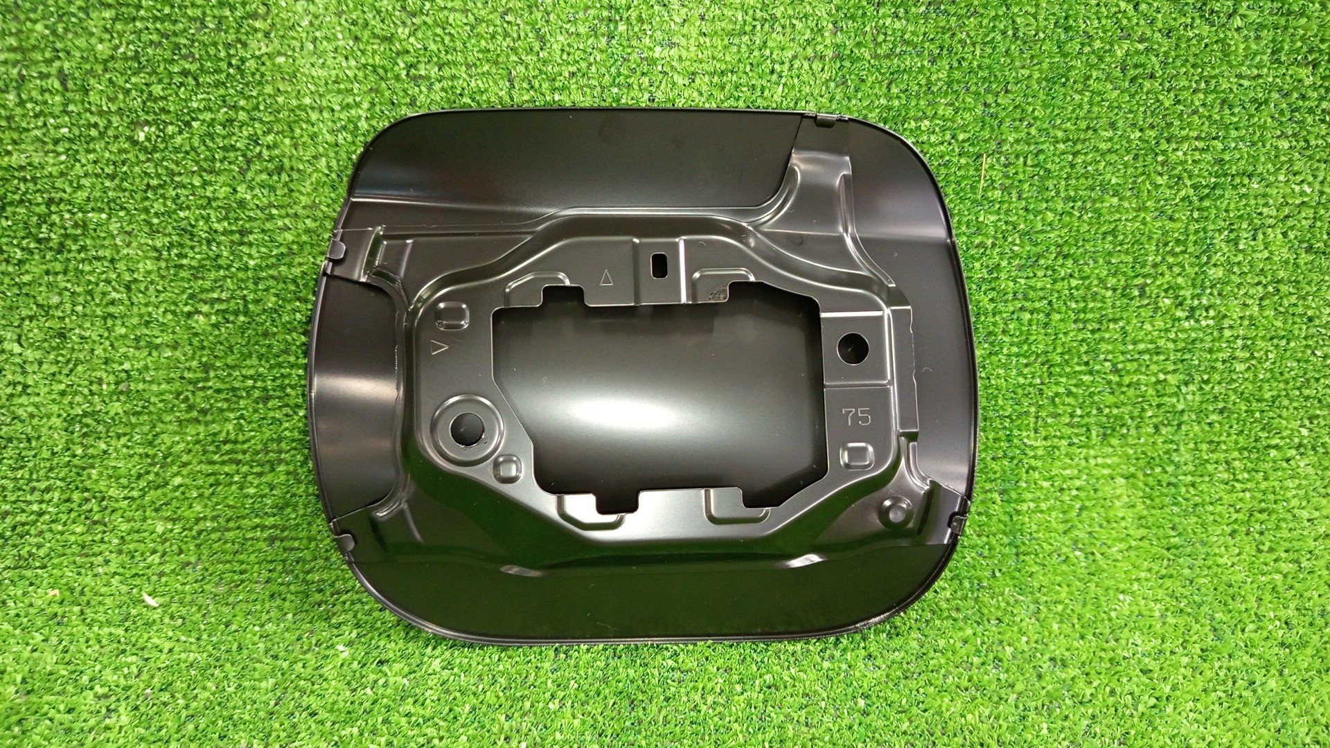 Лючок бензобака TOYOTA HARRIER AXUH80 77350-48130 2 ракурс