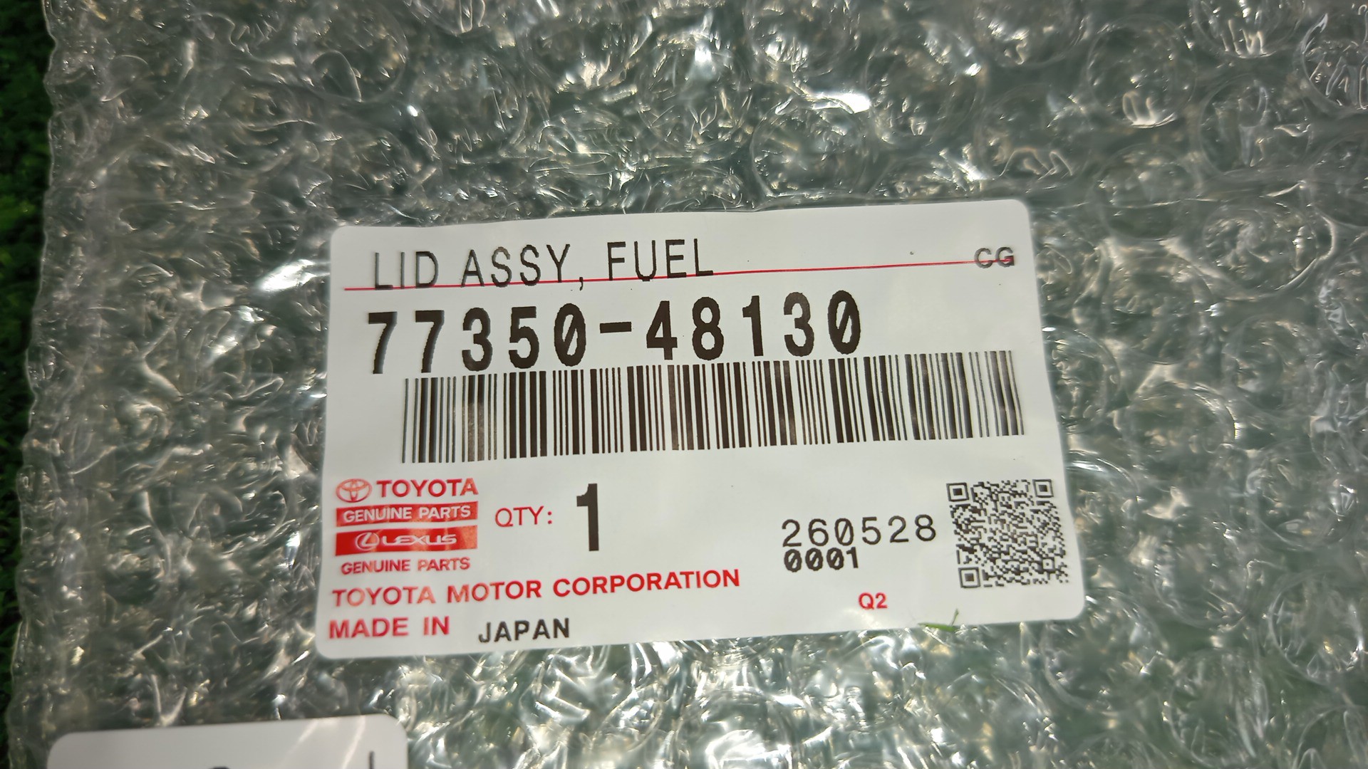Лючок бензобака TOYOTA HARRIER AXUH80 77350-48130 3 ракурс