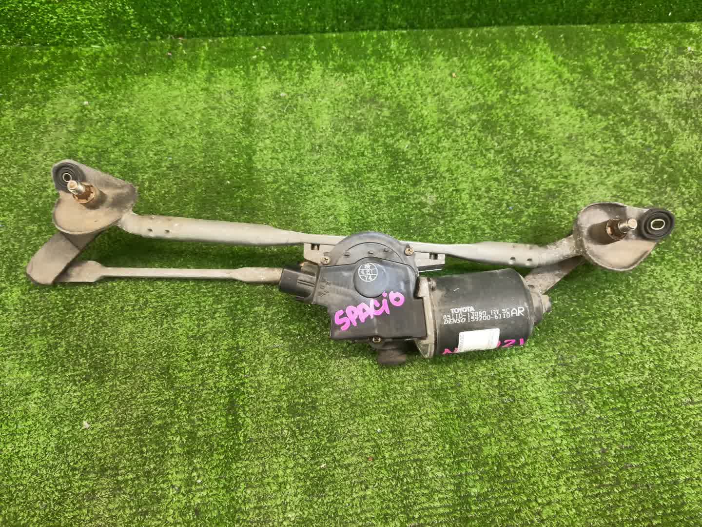Моторчик стеклоочистителя TOYOTA COROLLA SPACIO NZE121N 85110-13080 1 ракурс