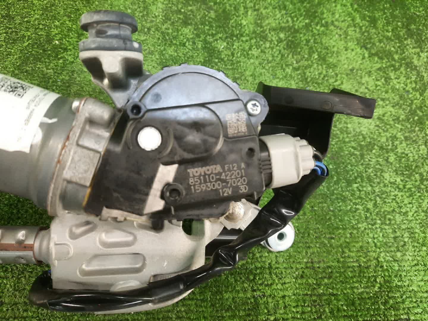 Моторчик стеклоочистителя TOYOTA HARRIER ZSU60W 85110-42201 2 ракурс