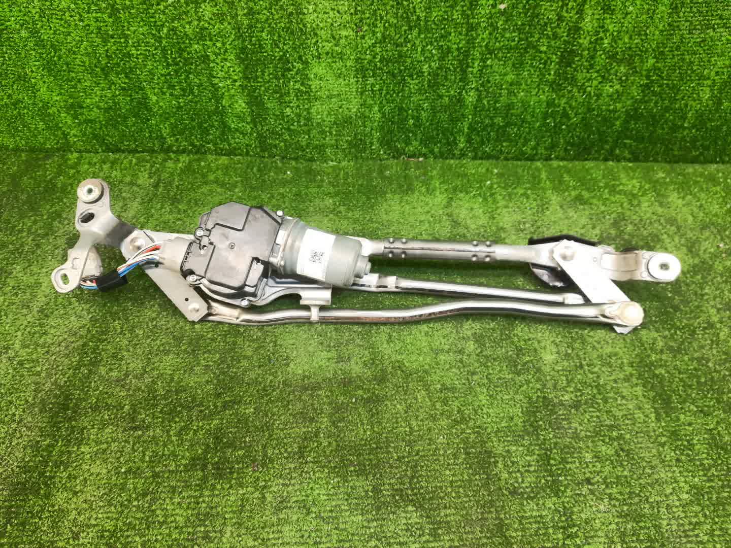 Моторчик стеклоочистителя TOYOTA CROWN AZSH20 85110-30730 1 ракурс