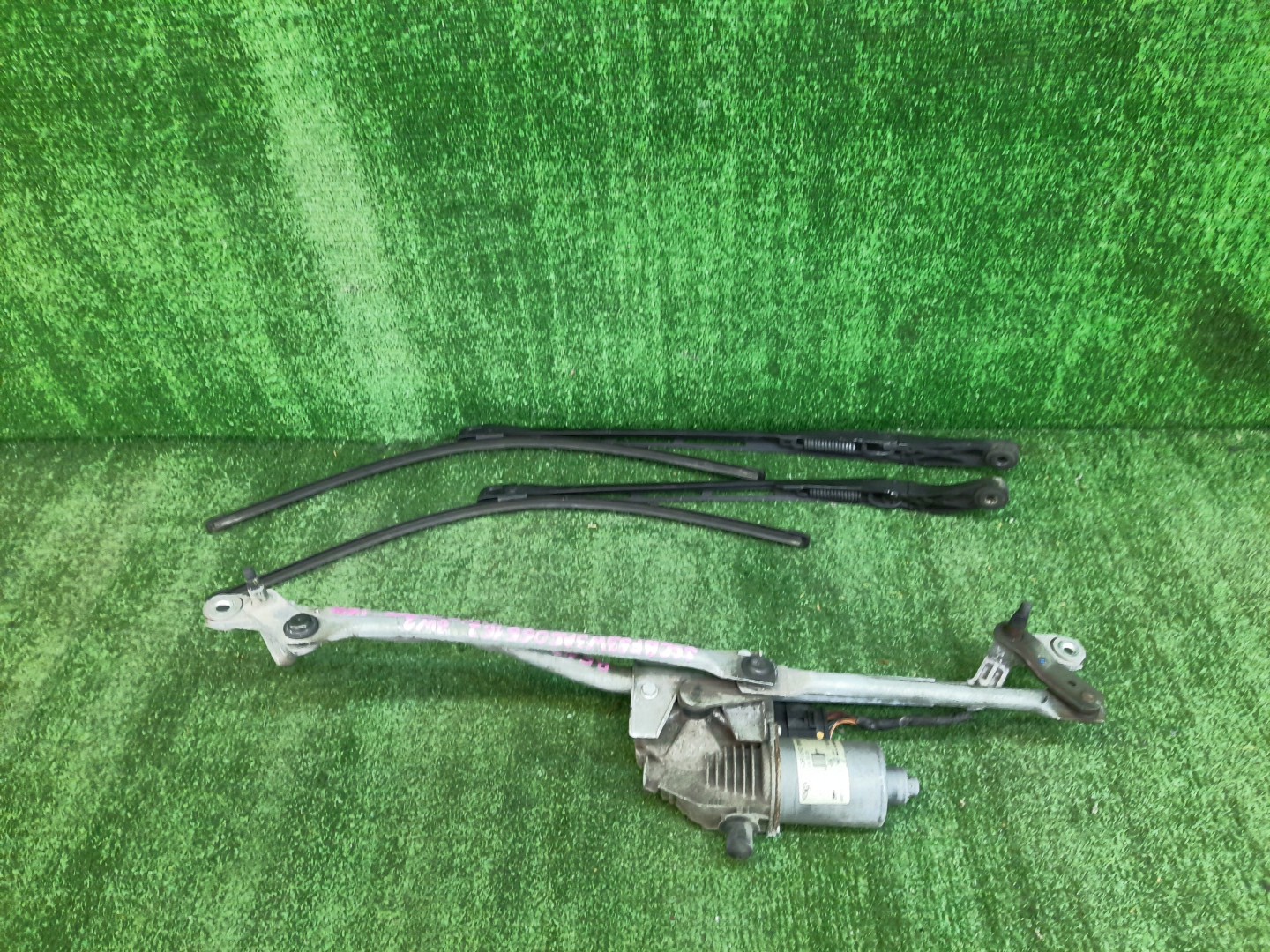 Моторчик стеклоочистителя BENTLEY FLYING SPUR 3W2 4DRLHDBY611 3 ракурс