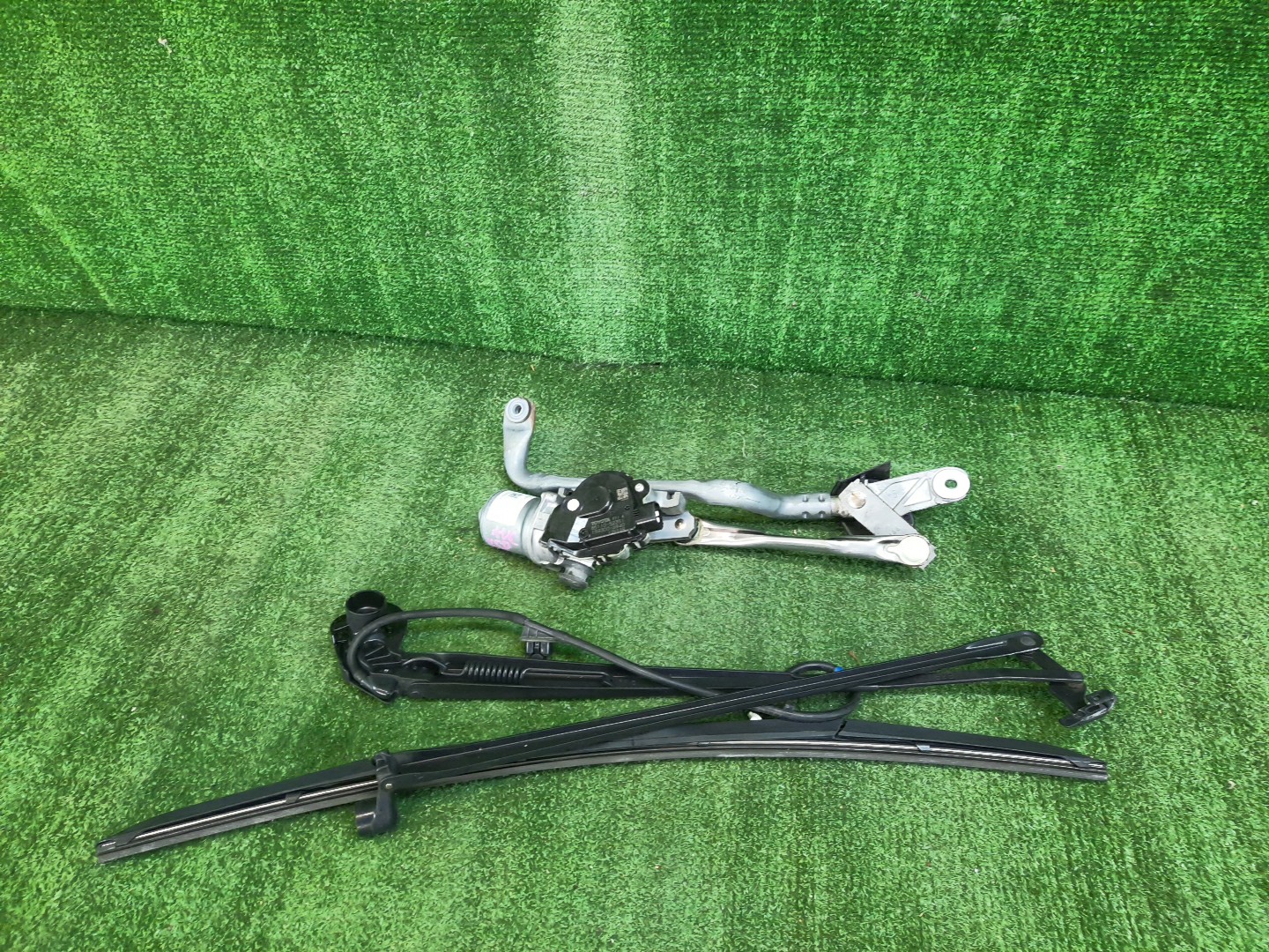 Моторчик стеклоочистителя TOYOTA VITZ KSP130 85110-52351 1 ракурс