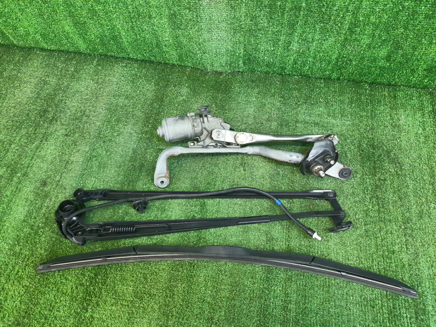 Моторчик стеклоочистителя TOYOTA VITZ KSP130 85110-52351 2 ракурс