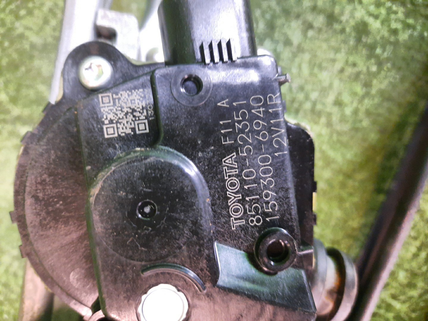 Моторчик стеклоочистителя TOYOTA VITZ KSP130 85110-52351 3 ракурс