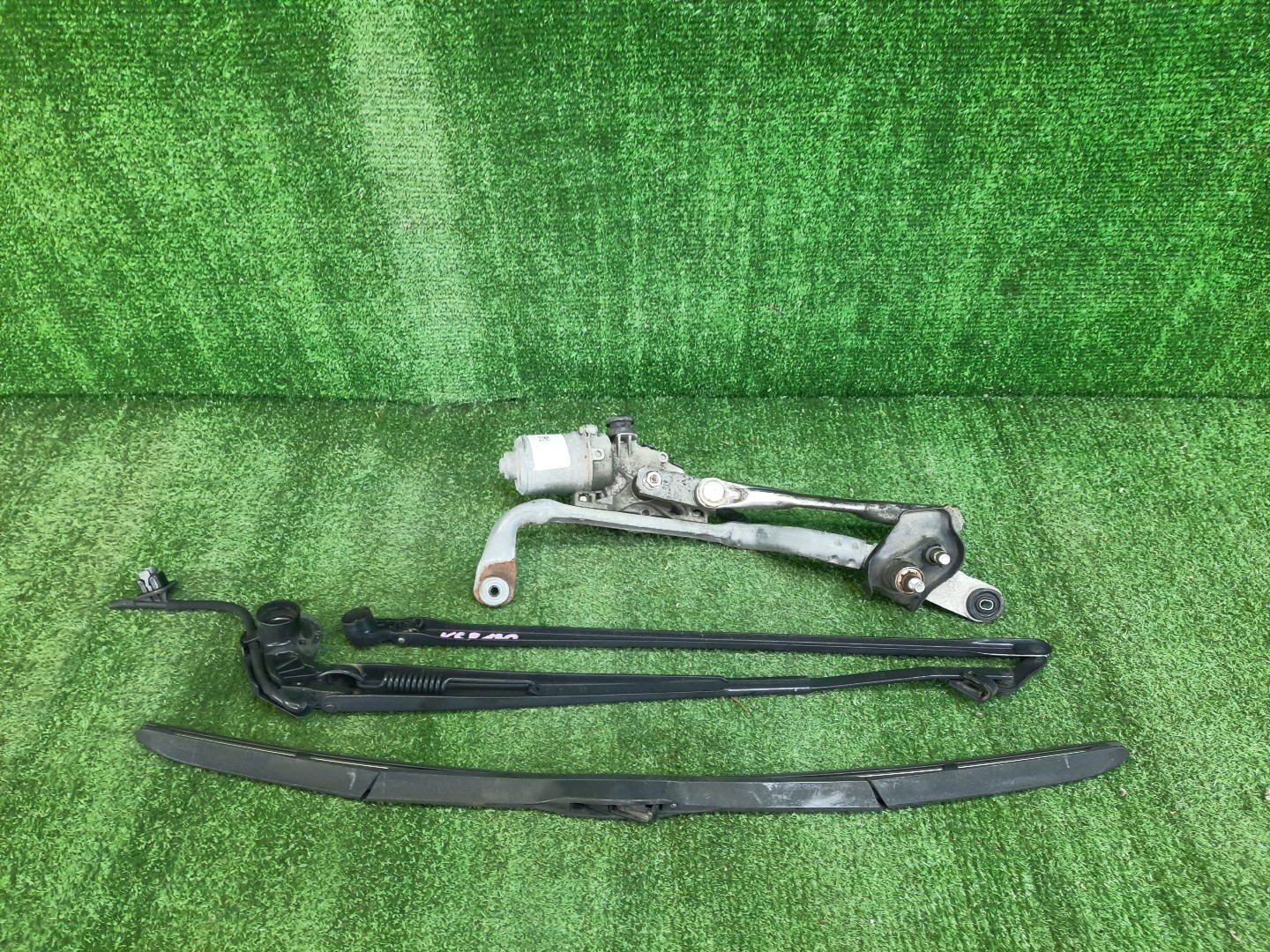 Моторчик стеклоочистителя TOYOTA VITZ KSP130 85110-52351 1 ракурс