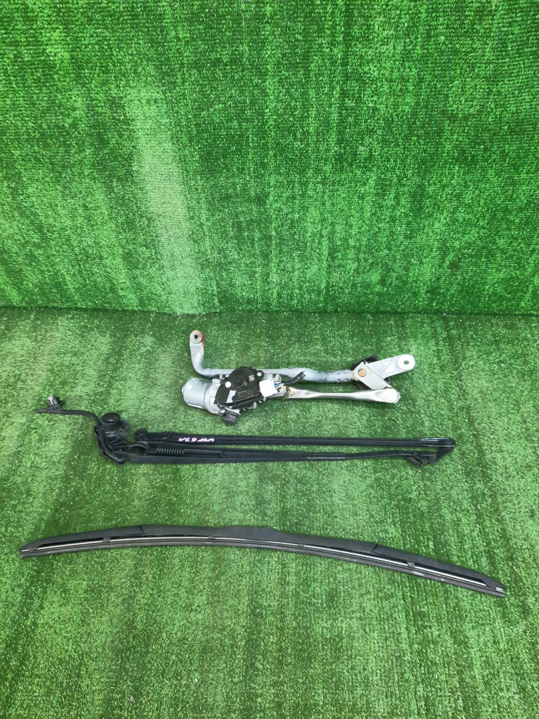 Моторчик стеклоочистителя TOYOTA VITZ KSP130 85110-52351 2 ракурс