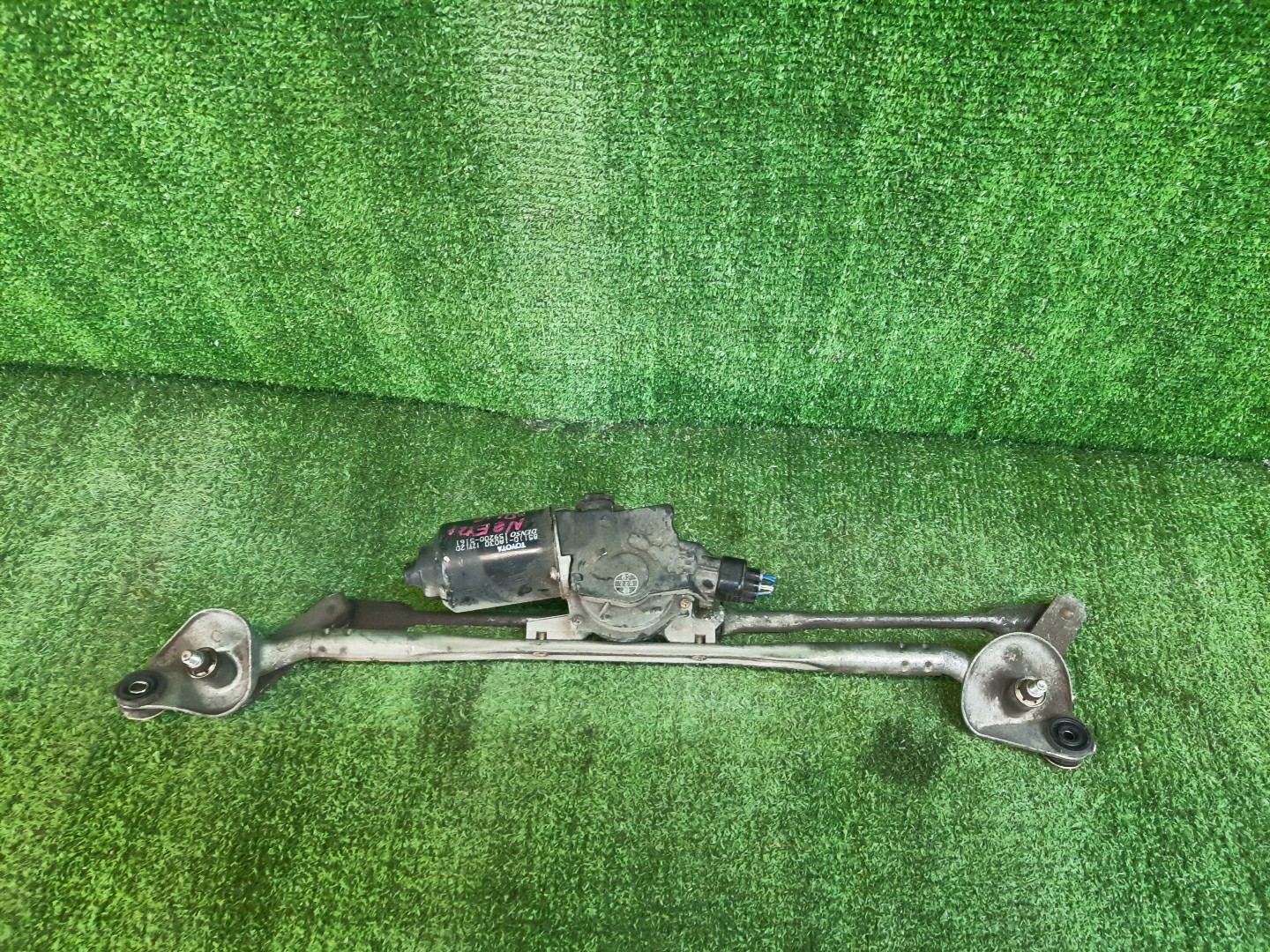Моторчик стеклоочистителя TOYOTA COROLLA NZE121 85110-1A030 2 ракурс