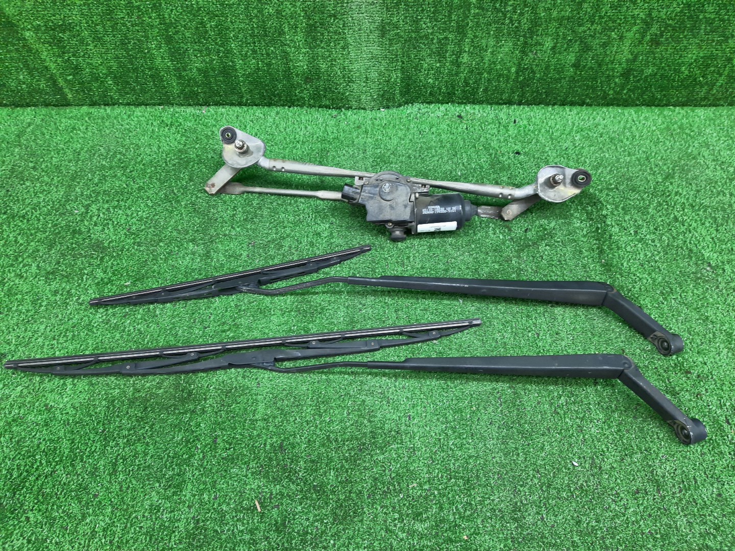 Моторчик стеклоочистителя TOYOTA COROLLA NZE121 85110-1A030 1 ракурс