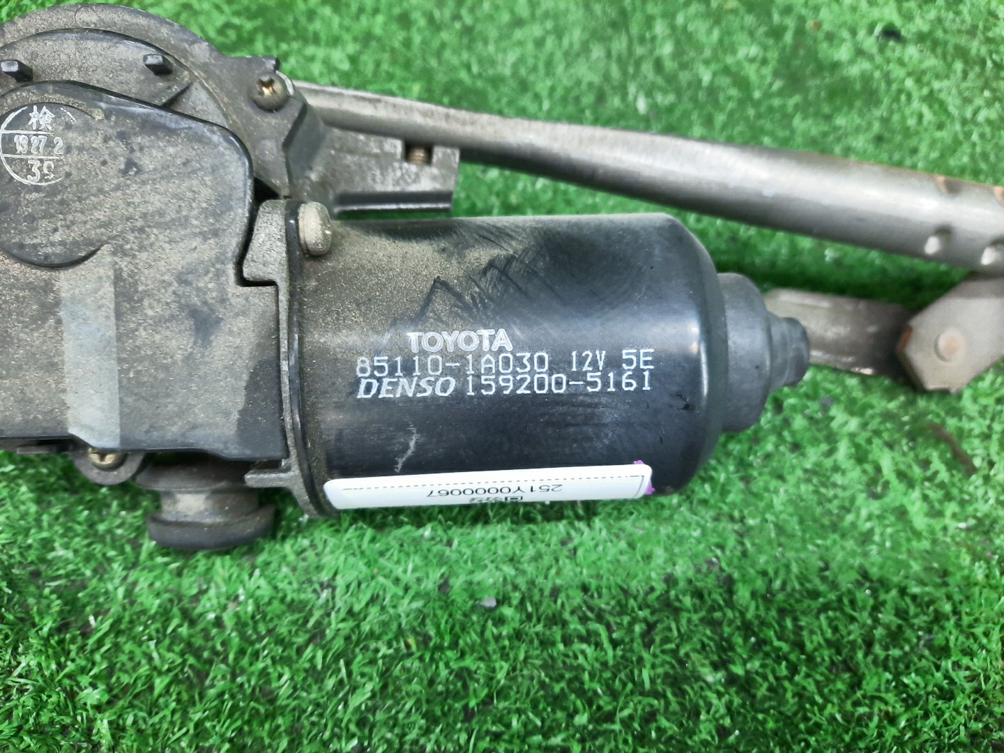Моторчик стеклоочистителя TOYOTA COROLLA NZE121 85110-1A030 2 ракурс