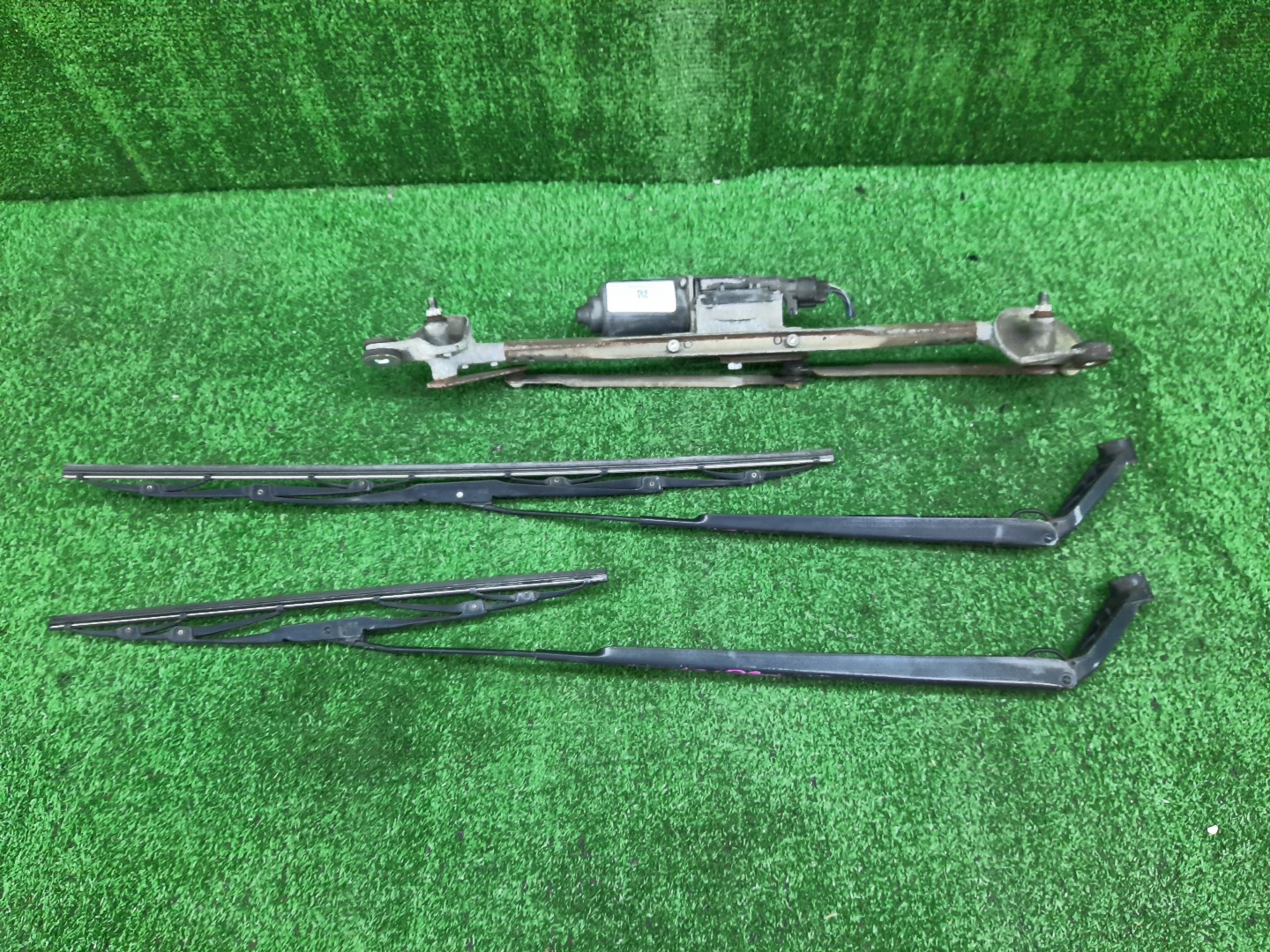 Моторчик стеклоочистителя TOYOTA COROLLA NZE121 85110-1A030 1 ракурс