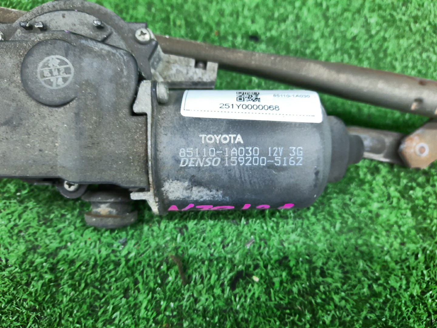 Моторчик стеклоочистителя TOYOTA COROLLA NZE121 85110-1A030 2 ракурс