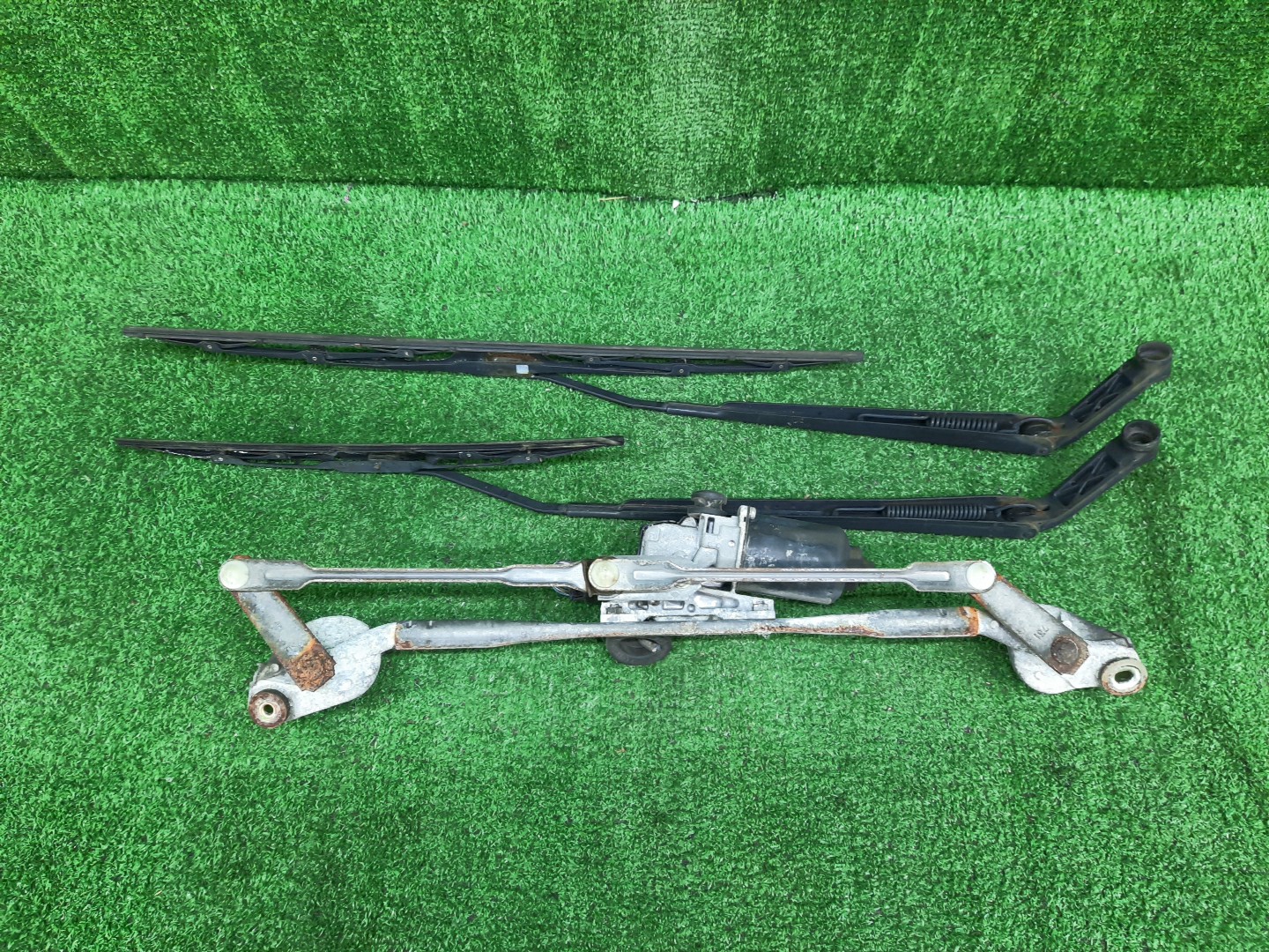 Моторчик стеклоочистителя TOYOTA COROLLA ZZE122 85110-1A030 2 ракурс