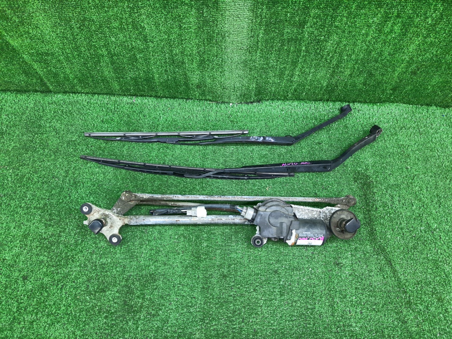 Моторчик стеклоочистителя TOYOTA CAMRY ACV30 85110-33250 1 ракурс Моторчик стеклоочистителя TOYOTA CAMRY ACV30 85110-33250 1 ракурс