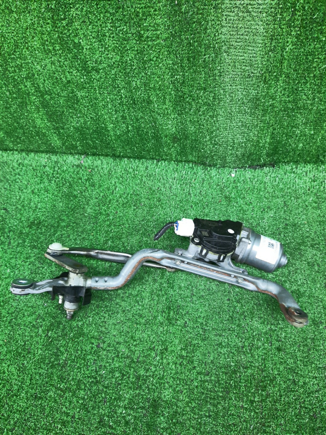 Моторчик стеклоочистителя TOYOTA VITZ KSP130 85110-52351 1 ракурс