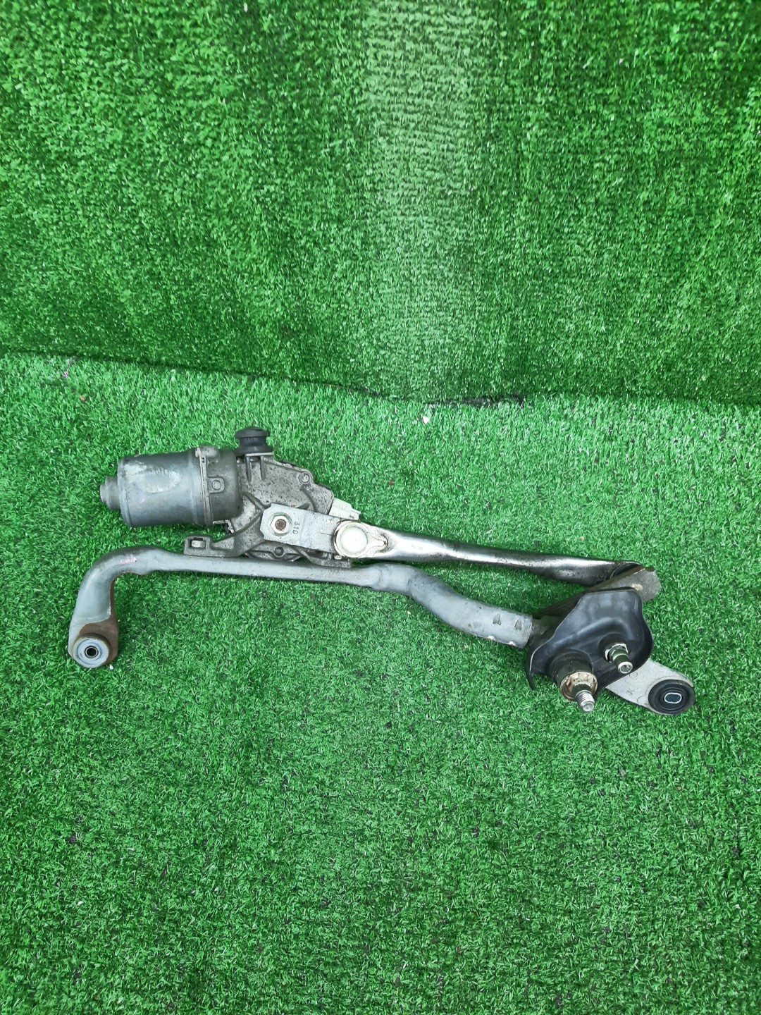 Моторчик стеклоочистителя TOYOTA VITZ KSP130 85110-52351 3 ракурс