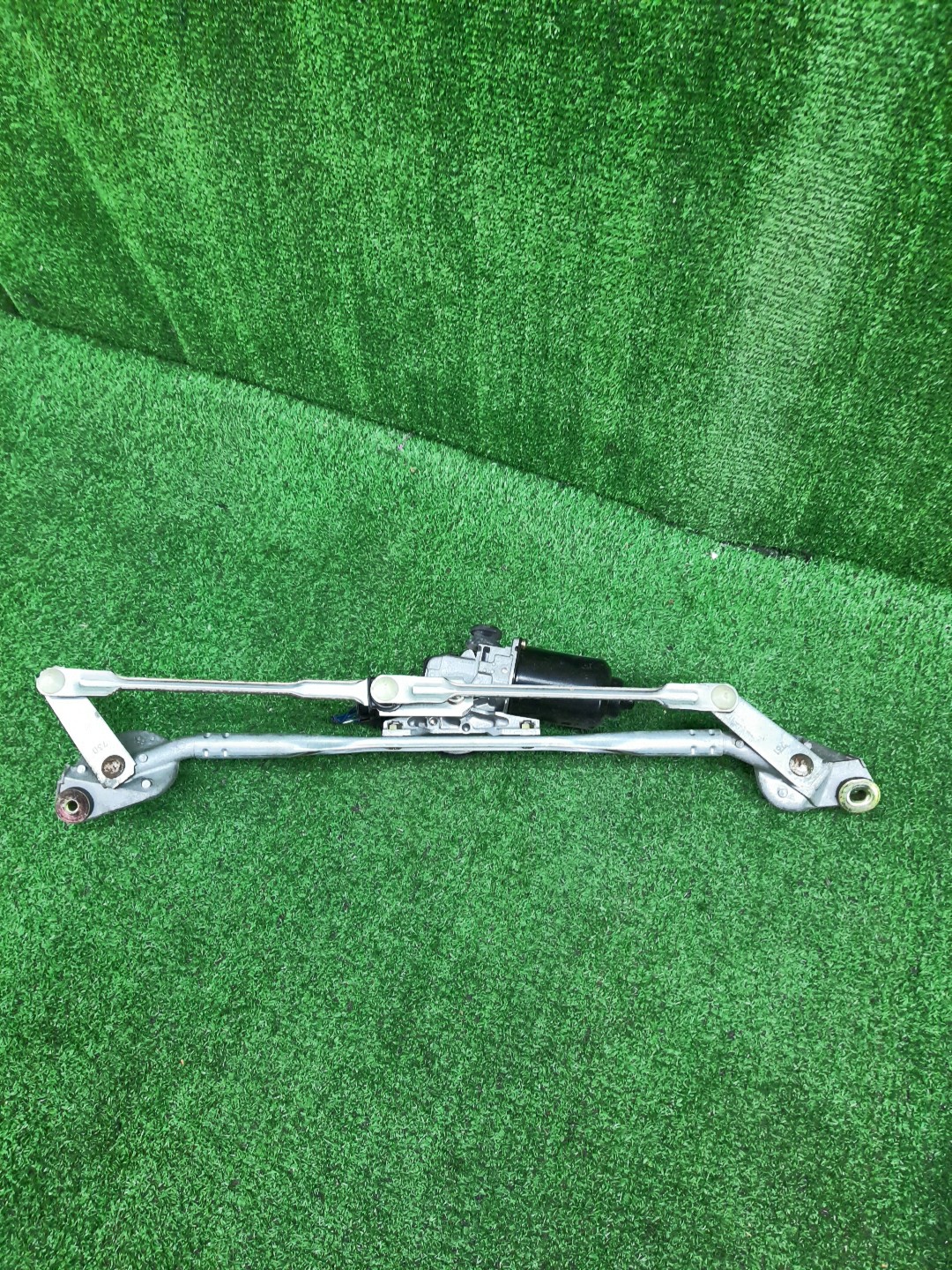 Моторчик стеклоочистителя TOYOTA COROLLA FIELDER NZE121G 85110-1A030 1 ракурс Моторчик стеклоочистителя TOYOTA COROLLA FIELDER NZE121G 85110-1A030 1 ракурс