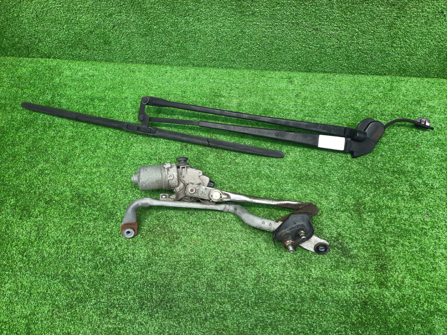 Моторчик стеклоочистителя TOYOTA VITZ NSP135 85110-52351 1 ракурс